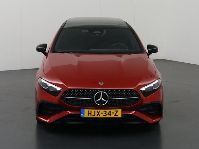 Mercedes-Benz A-KLASSE 180 Business Solution AMG | Night | Panoramadak | Multibeam | Widescreen | Achteruitrijcamera | Sfeerverlichting | Stoelverwarming |