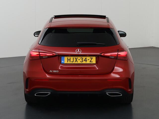 Mercedes-Benz A-KLASSE 180 Business Solution AMG | Night | Panoramadak | Multibeam | Widescreen | Achteruitrijcamera | Sfeerverlichting | Stoelverwarming |