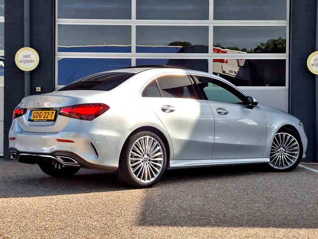 Mercedes-Benz A-KLASSE 180 Star Edition AMG Line | Panoramadak | Burmester | Achteruitrijcamera | Memory Pakket | Sfeerverlichting | Stoelverwarming | Multibeam LED | Dodehoekassistentie | Keyless-GO