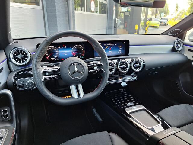 Mercedes-Benz A-KLASSE 180 Star Edition AMG Line | Panoramadak | Burmester | Achteruitrijcamera | Memory Pakket | Sfeerverlichting | Stoelverwarming | Multibeam LED | Dodehoekassistentie | Keyless-GO