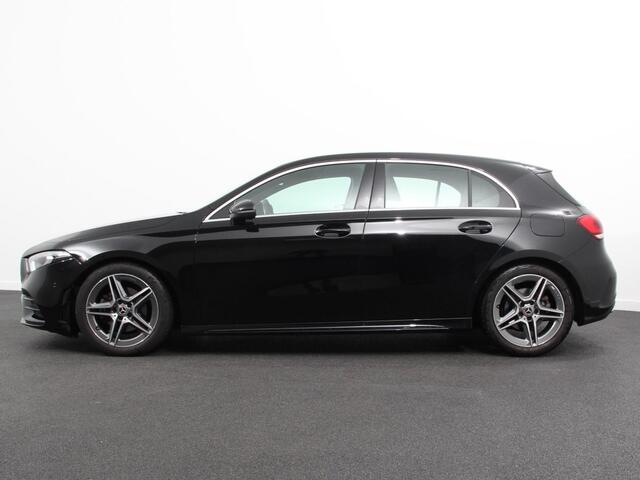 Mercedes-Benz A-KLASSE 200 AMG Line Navigatie Climate Control Camera Virtual Cockpit Led Stoelverwarming Cruise control Parkeersensoren