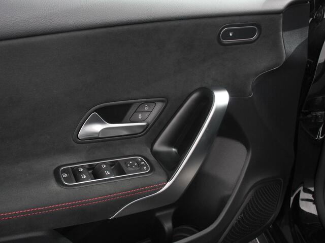 Mercedes-Benz A-KLASSE 200 AMG Line Navigatie Climate Control Camera Virtual Cockpit Led Stoelverwarming Cruise control Parkeersensoren