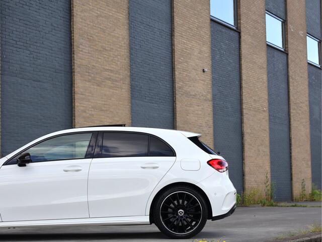 Mercedes-Benz A-KLASSE 250 e AMG Line Pano | Sfeerverlichting | ACC | Night Pack | 19" AMG Zwart