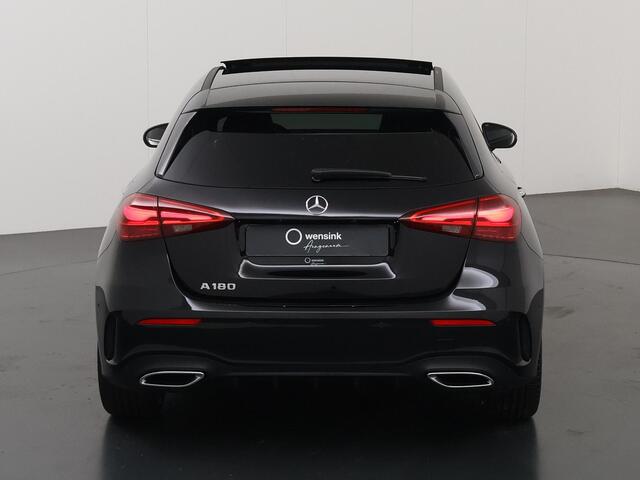 Mercedes-Benz A-KLASSE 180 Business Solution AMG | Panoramaschuifdak | Premium Plus | Head-Up | MULTIBEAM LED | Dodehoekassistent | 19 inch AMG-velgen |