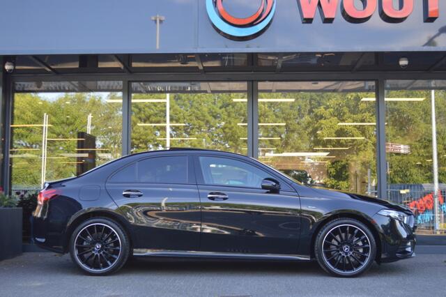 Mercedes-Benz A-KLASSE 250 e AMG Multibeam Panorama Memory Distronic Burmester Camera 360 Head-Up Augmented Pdc