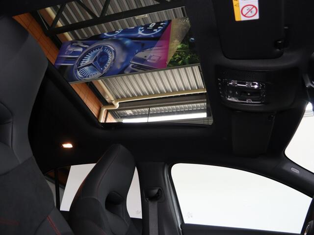 Mercedes-Benz A-KLASSE 250 e Business Solution AMG | Panoramaschuifdak | Stoelverwarming | Achteruitrijcamera | MULTIBEAM LED |