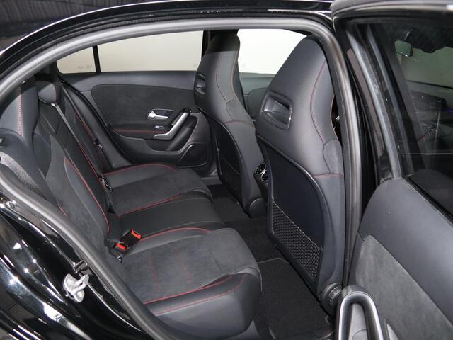 Mercedes-Benz A-KLASSE 250 e Business Solution AMG | Panoramaschuifdak | Stoelverwarming | Achteruitrijcamera | MULTIBEAM LED |
