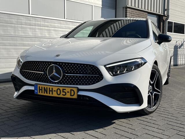 Mercedes-Benz A-KLASSE 180 Star Edition AMG | Night Pakket | Dodehoekassistent | Donkergetint Glas Achter | Sfeerverlichting | Stoelverwarming | Parkeersensoren | Achteruitrijcamera | Elektrisch Inklapbare Buitenspiegels