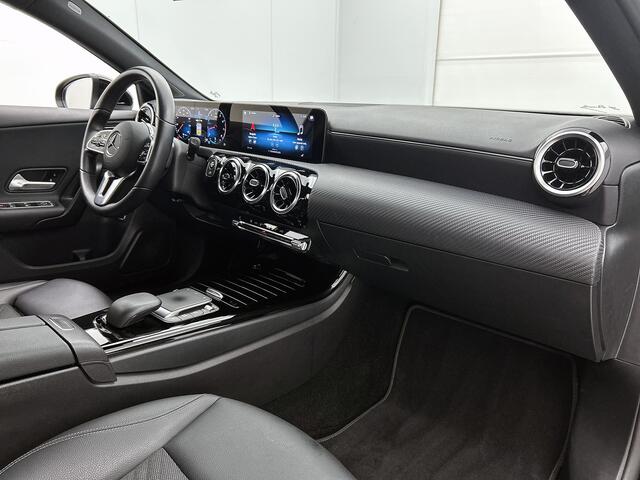Mercedes-Benz A-KLASSE 180 Style Limousine Automaat | Achteruitrijcamera | Navigatie | Stoelverwarming | Cruise control | Inclusief 24 maanden MB Certified garantie voor Europa.
