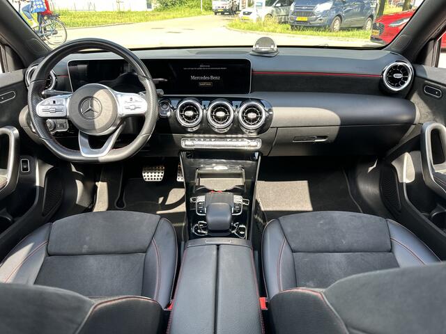 Mercedes-Benz A-KLASSE 200 Business Solution AMG|PANO|CAMERA|AUTOMAAT|LM VELGEN 18"|STOELVERWARMING|NAP