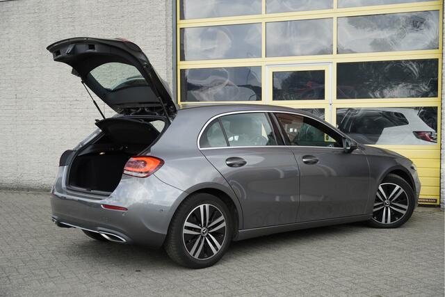 Mercedes-Benz A-KLASSE 160 5drs Luxury Business Solution BJ2021 Lmv 17" | Led V+A | Pdc | Achteruitrijcamera | Navi | Virtual cockpit | Dashboard verlichting | Climate control | Cruise control | Lederen Sportstoelen | Verwarmde voorstoelen | Zwarte hemel | Getint glas