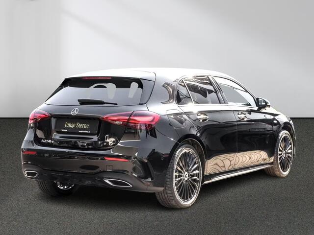 Mercedes-Benz A-KLASSE 250e AMG ** NIGHT, MBUX+, PANO, MEMO, DISTR, 2-Zone CLIMA, 19-inch LMV, ** 1e EIG - UNFALLFREI ** ** INFORMEER OOK NAAR ONZE AANTREKKELIJKE FINANCIAL-LEASE TARIEVEN **