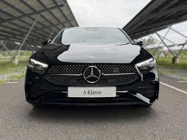 Mercedes-Benz A-KLASSE 250 e Business Solution AMG | Night | Panoramaschuifdak | Stoelverwarming | Sfeerverlichting | Achteruitrijcamera | MULTIBEAM LED |