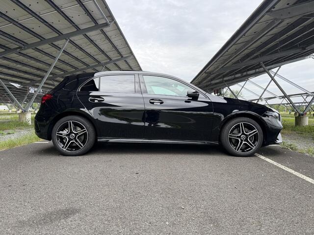 Mercedes-Benz A-KLASSE 250 e Business Solution AMG | Night | Panoramaschuifdak | Stoelverwarming | Sfeerverlichting | Achteruitrijcamera | MULTIBEAM LED |