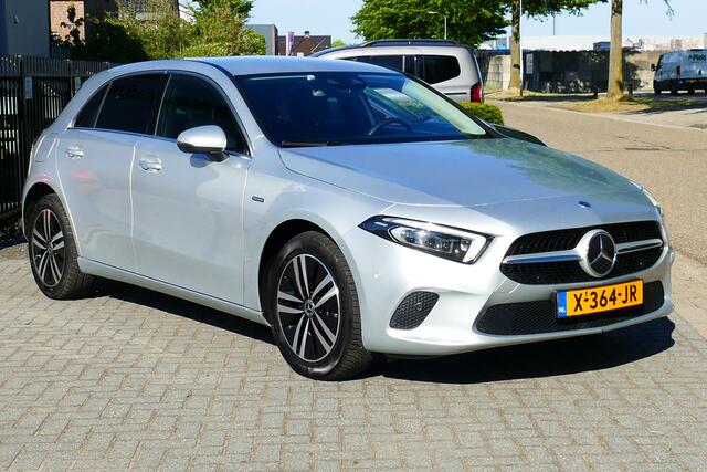 Mercedes-Benz A-KLASSE 250 e Carplay/Android, Navi, Clima, StoelVerw, Full Led, Haak 1600kg