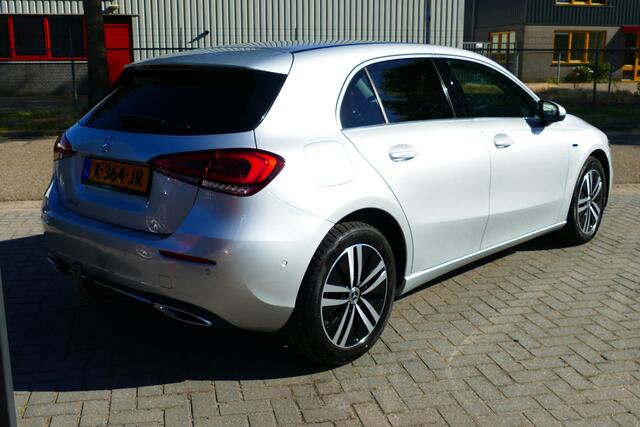 Mercedes-Benz A-KLASSE 250 e Carplay/Android, Navi, Clima, StoelVerw, Full Led, Haak 1600kg