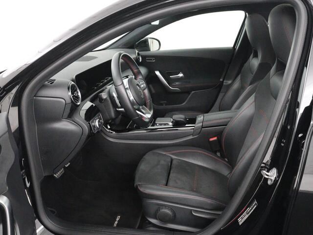 Mercedes-Benz A-KLASSE 180 Business Solution AMG | Panoramadak | Carplay | Cruise control | Climate control | DAB+ | Navigatie | Bluetooth | Stoelverwarming | Park assist