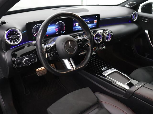 Mercedes-Benz A-KLASSE 180 AMG Line | Night | Burmester | Sfeerverlichting | Dodehoekassistent | Multibeam LED |