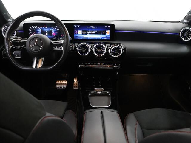 Mercedes-Benz A-KLASSE 180 AMG Line | Night | Burmester | Sfeerverlichting | Dodehoekassistent | Multibeam LED |
