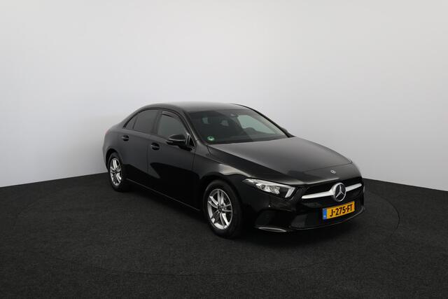 Mercedes-Benz A-KLASSE 180 Business Solution /AUTOMAAT! /LED Koplampen /Camera /DAB+! /Navi /Climat /Cruise /Elek. pakket /Bluetooth /Lane Assist /Regensensor /Extra getint glas /16"LMV /PDC V+A.