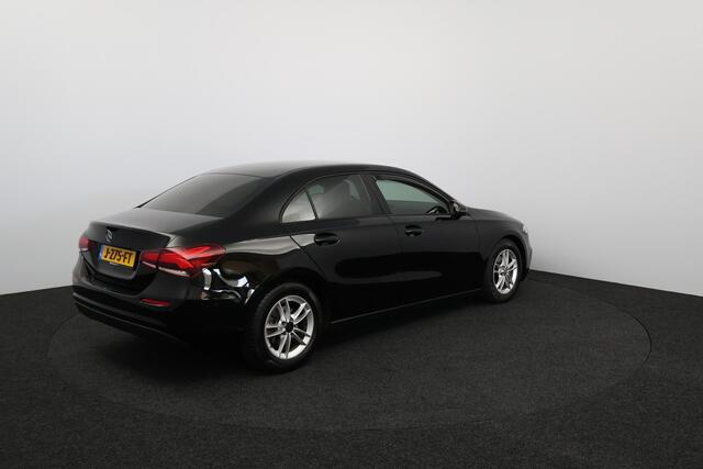 Mercedes-Benz A-KLASSE 180 Business Solution /AUTOMAAT! /LED Koplampen /Camera /DAB+! /Navi /Climat /Cruise /Elek. pakket /Bluetooth /Lane Assist /Regensensor /Extra getint glas /16"LMV /PDC V+A.