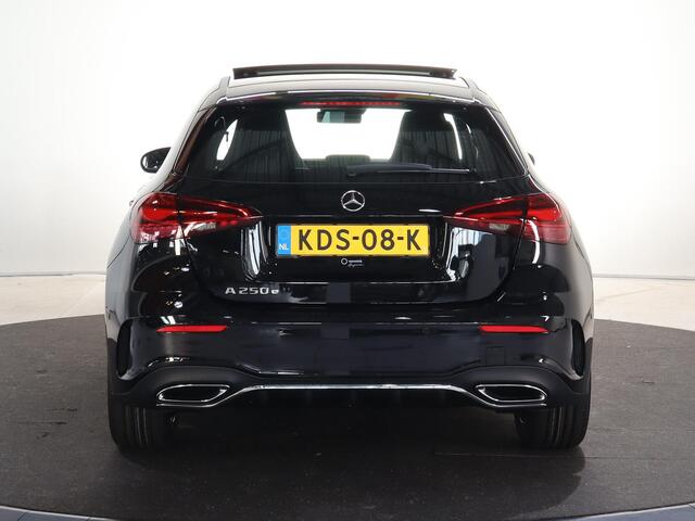 Mercedes-Benz A-KLASSE 250e Business Solution AMG | Panoramaschuifdak | Head-up display | Premium Plus | Stoelverwarming | 360° camera |