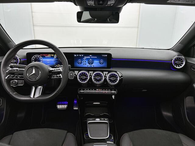 Mercedes-Benz A-KLASSE 250 e Business Solution AMG | Trekhaak | Nightpakket | parkeerpakket met achteruitrijcamera | Verwarmde stoelen vooraan | Inclusief 24 maanden Mercedes-Benz Certified garantie voor Europa.