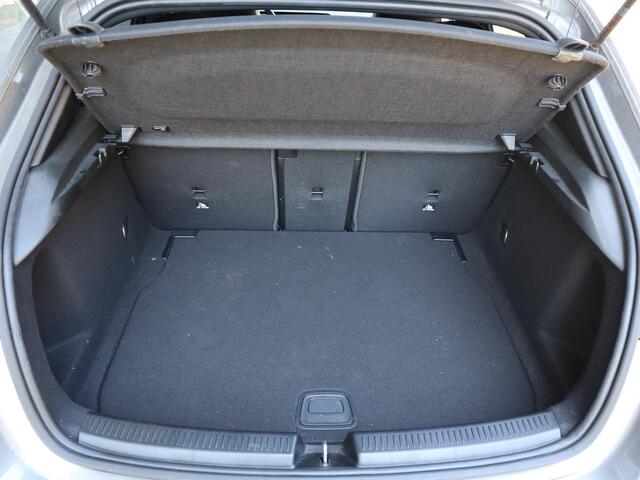 Mercedes-Benz A-KLASSE 180 AMG Line