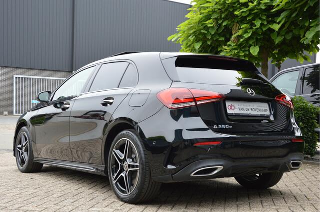 Mercedes-Benz A-KLASSE 250 e AMG Line PANORAMADAK | NIGHT-PAKKET | SFEERVERL | KEYLESS | TREKHAAK | MULTIBEAM | CAMERA | ENZ