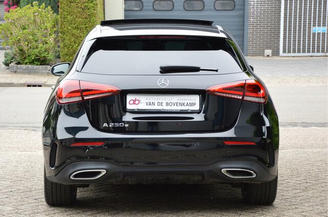 Mercedes-Benz A-KLASSE 250 e AMG Line PANORAMADAK | NIGHT-PAKKET | SFEERVERL | KEYLESS | TREKHAAK | MULTIBEAM | CAMERA | ENZ