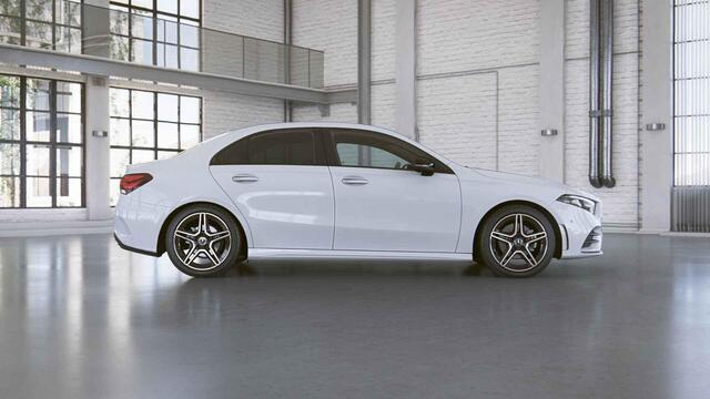 Mercedes-Benz A-KLASSE 180 AMG Line | Night | Widescreen | Stoelverwarming | Achteruitrijcamera | Sfeerverlichting |
