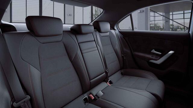 Mercedes-Benz A-KLASSE 180 AMG Line | Night | Widescreen | Stoelverwarming | Achteruitrijcamera | Sfeerverlichting |