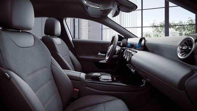 Mercedes-Benz A-KLASSE 180 AMG Line | Night | Widescreen | Stoelverwarming | Achteruitrijcamera | Sfeerverlichting |