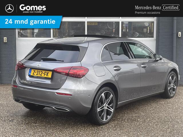 Mercedes-Benz A-KLASSE 250 e Luxury Line | Panoramadak | Achteruitrijcamera | Stoelverwarming | Dodehoekassistent | Sfeerverlichting | Apple & Android Carplay