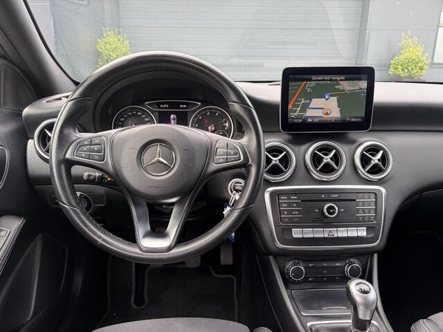 Mercedes-Benz A-KLASSE 180 Business Solution 2e Eigenaar,Dealer Onderhouden,Camera,Carplay,Stoelverw,123pk,Halfleder,Airco,Cruise,Lm velgen,Pdc V+A,6 Bak,N.A.P,Apk tot 03-2027