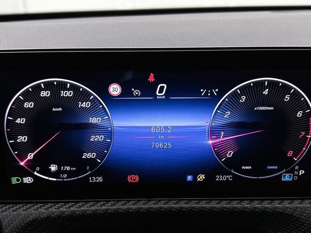Mercedes-Benz A-KLASSE 180 Star Edition Led Koplampen | Parkeerpakket met achteruitrijcamera | Dodehoekassistent | Elektrisch inklapbare buitenspiegels. Inclusief 24 maanden Mercedes-Benz Certified garantie voor Europa.