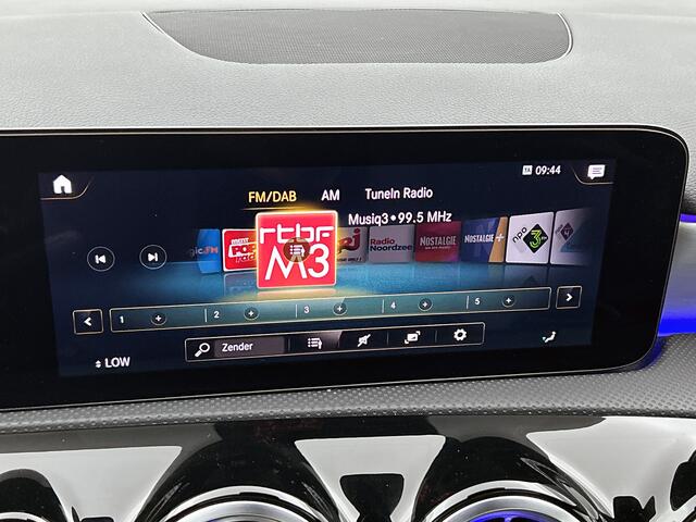 Mercedes-Benz A-KLASSE 250 e Business Solution AMG Limited Panoramadak | AMG Line | Night pakket | Stoelverwarming | Achteruitrij camera Inclusief 24 maanden Mercedes-Benz Certified garantie voor Europa.