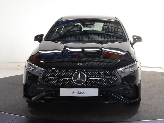 Mercedes-Benz A-KLASSE 180 Business Solution AMG | Panoramaschuifdak | Premium plus | Head-Up | Stoelverwarming | Achteruitrijcamera | MULTIBEAM LED |