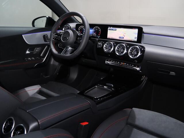 Mercedes-Benz A-KLASSE 180 Business Solution AMG | Panoramaschuifdak | Premium plus | Head-Up | Stoelverwarming | Achteruitrijcamera | MULTIBEAM LED |