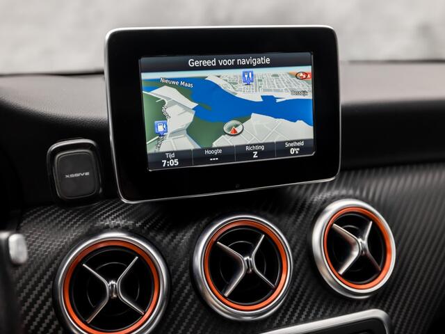 Mercedes-Benz A-KLASSE 180 AMG Night Edition Automaat (NAVIGATIE, LEDER/ALCANTARA, DIAMOND GRILL, STOELVERWARMING, GETINT GLAS, SPORTSTOELEN, CRUISE, LED KOPLAMPEN, NIEUWSTAAT)