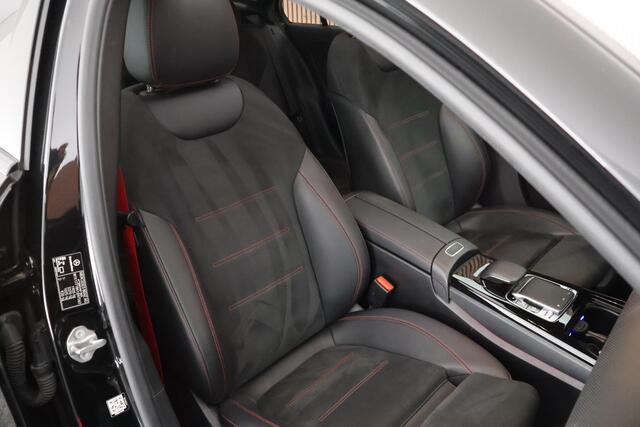 Mercedes-Benz A-KLASSE 180 136pk Business Solution AMG Panoramadak Memory Stoelverwarming Trekhaak