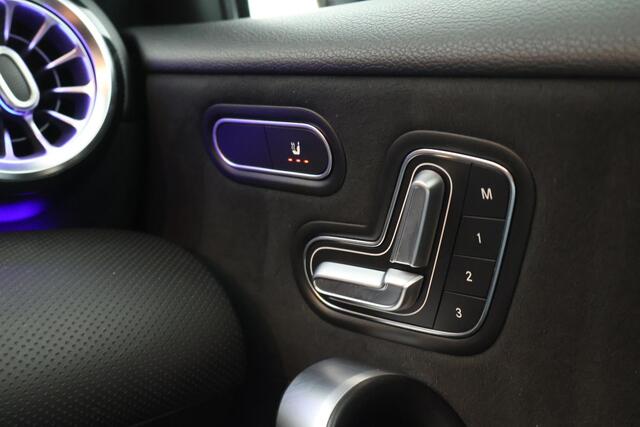 Mercedes-Benz A-KLASSE 180 136pk Business Solution AMG Panoramadak Memory Stoelverwarming Trekhaak