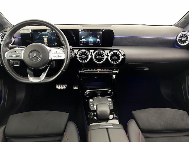 Mercedes-Benz A-KLASSE 180 Business Solution AMG | Panoramadak | Apple-Android | Stoelverwarming