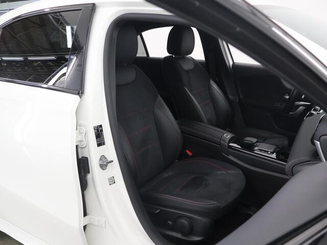 Mercedes-Benz A-KLASSE 180 Business Solution AMG | Night | Widescreen | Stoelverwarming | Achteruitrijcamera | Sfeerverlichting |