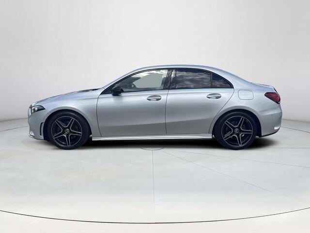 Mercedes-Benz A-KLASSE 200 Business Solution AMG Night Upgrade | MBUX Groot | Camera | Cruise |