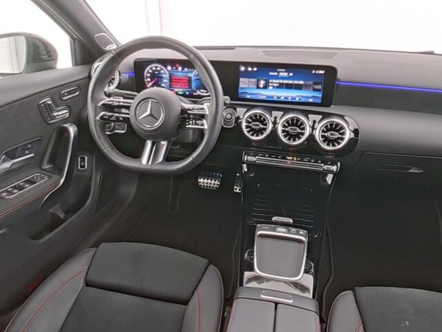 Mercedes-Benz A-KLASSE 250 e AMG plug-In Hybride AMG Line Premium Plus | Burmester® | Panorama Schuif-Kanteldak | Night Pakket | Head-up-Display. Inclusief 24 maanden Mercedes-Benz Certified garantie voor Europa.