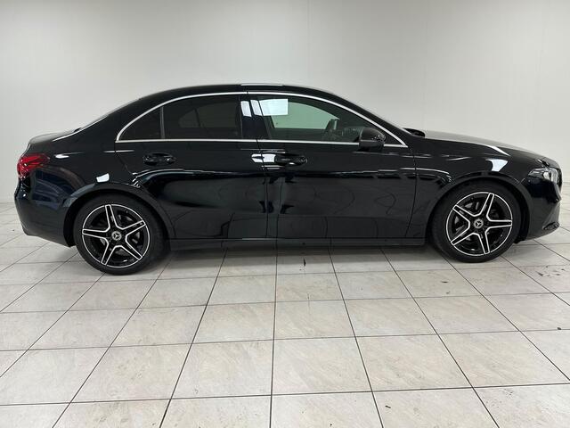 Mercedes-Benz A-KLASSE 200 Premium Trekhaak | Half leder | Camera
