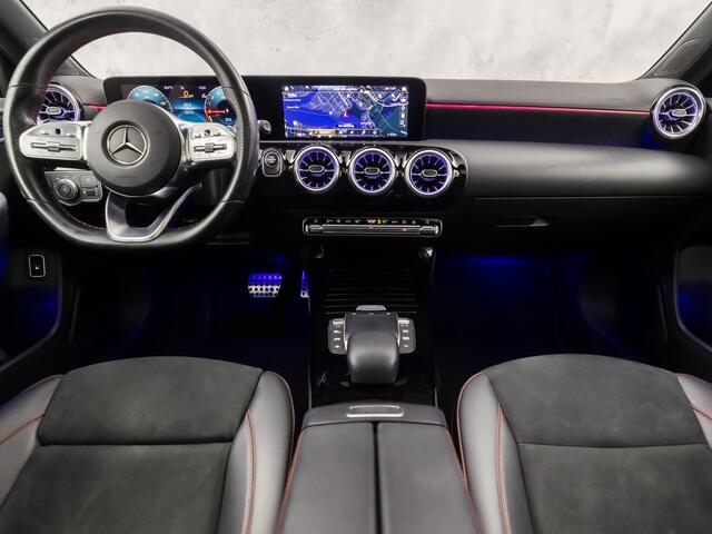 Mercedes-Benz A-KLASSE 250 e AMG Sport 218Pk Automaat (PANORAMADAK, GROOT NAVI, SFEERVERLICHTING, CAMERA, GETINT GLAS, SPORTSTOELEN, LEDER/ALCANTARA, STOELVERWARMING, NIEUWSTAAT)