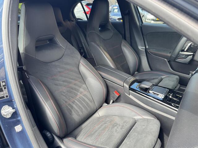 Mercedes-Benz A-KLASSE 180 AUTOMAAT AMG LINE SPORTSTOELEN/CARPLAY/LED/CAMERA/TREKHAAK/NL-AUTO/60.000 KM!