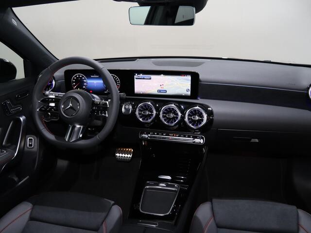Mercedes-Benz A-KLASSE 250 e Business Solution AMG | Panoramaschuifdak | Premium Plus | 19"AMG-velgen | Head-up display | Dodehoekassistent |
